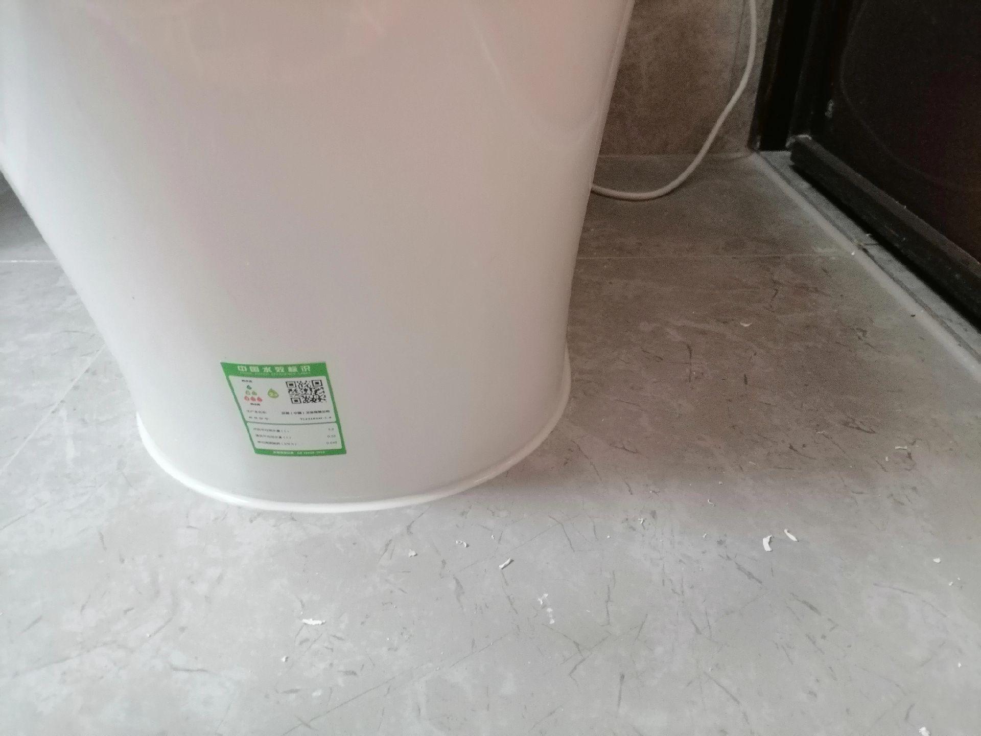 这家业主还没有入住，常规胶已经发黄，我们去救场！请看最后两张照片，能看出区别来？