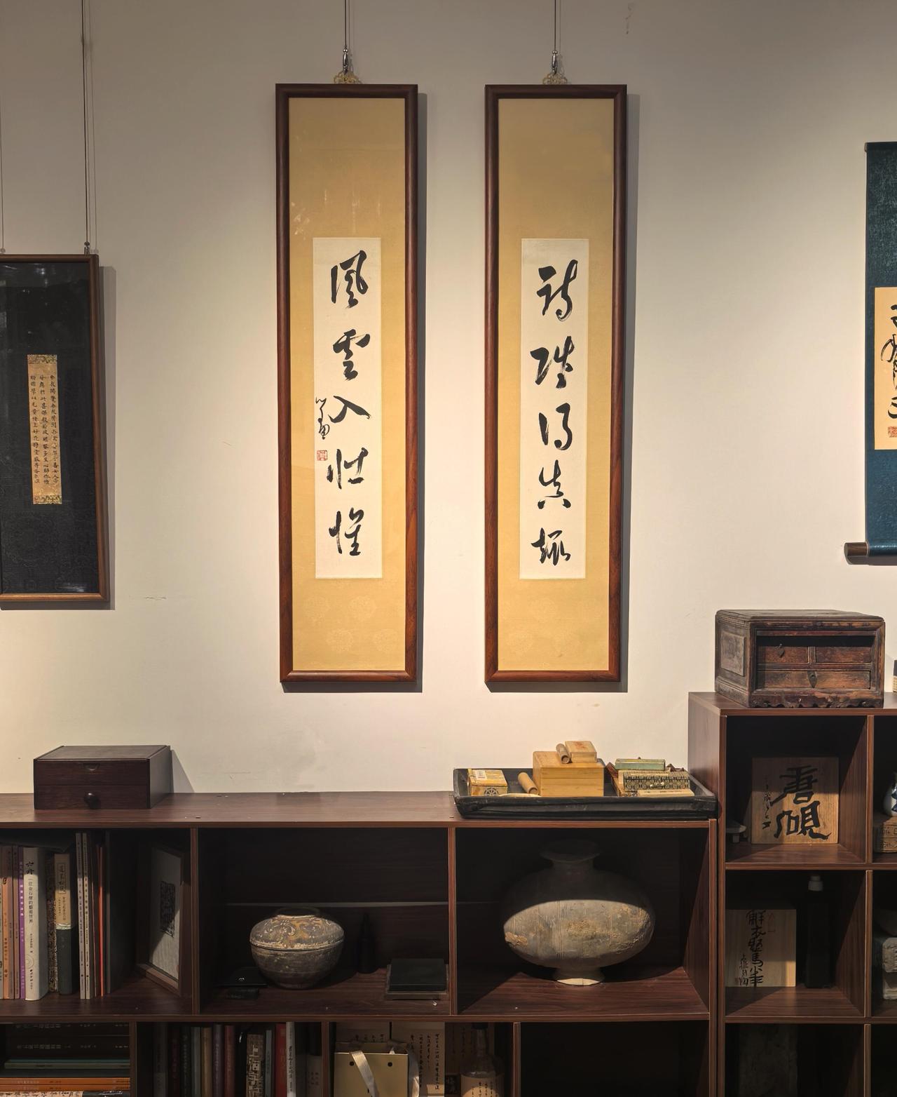 溥儒行草上追晋唐下溯宋元，格调清新古雅

溥儒行草取法范围广。他自述书法始学篆隶