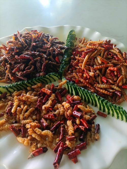 来云南前，朋友提醒我：“少吃点，不然真舍不得走。”
我还不信，结果……大意了。