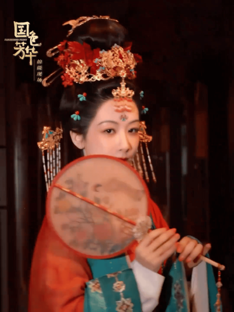 杨紫国色芳华大婚顶级妆造，深得朕心[awsl] 