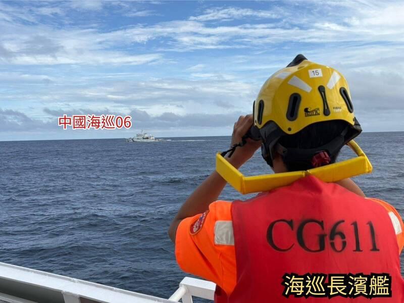大陆海警船巡航，台海巡高雄舰挑衅称：引发冲突将受世界制裁
大陆4艘公务船今日进入