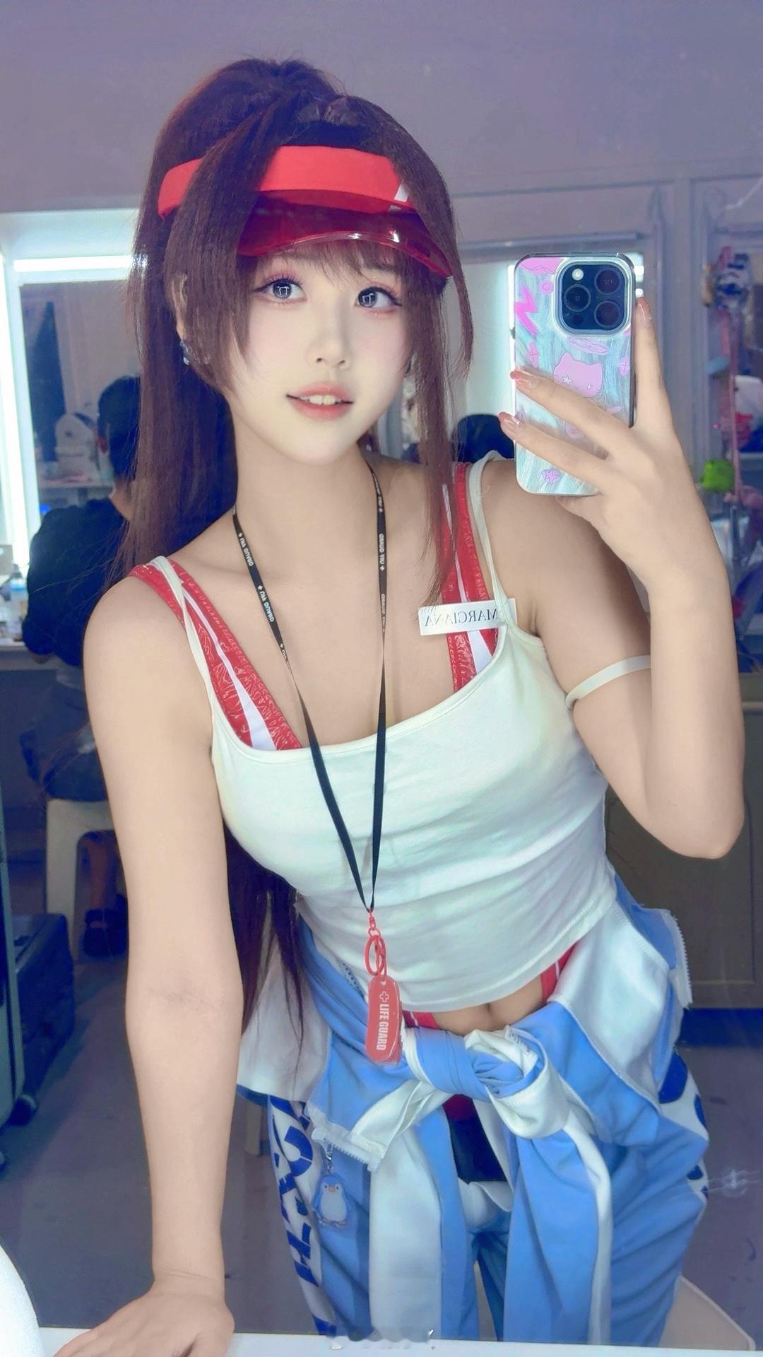 这衣服穿起来还是有点害羞，没有办法像常服一样开朗的笑出来哇 
