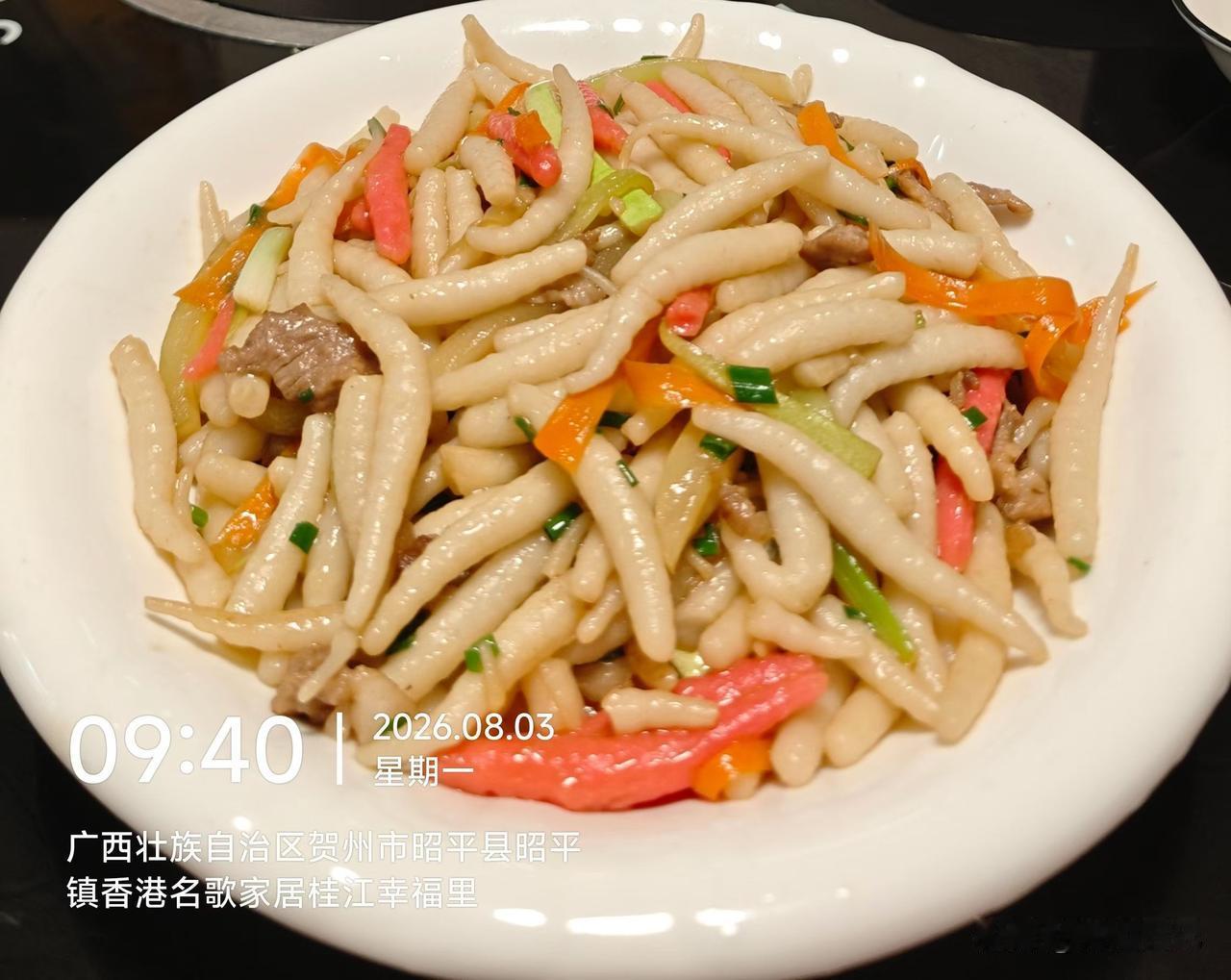 这个世界太坏了，变着花样做好吃的，奶茶、烧烤、火锅轮番上阵，到头来却告诉我们——