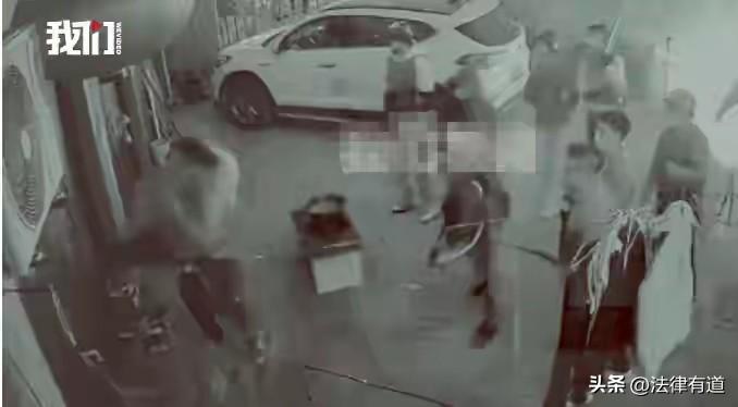 持械强拆被反杀！2023年4月1日凌晨6点，陕西西咸新区资村，张恒家的院门被砸开