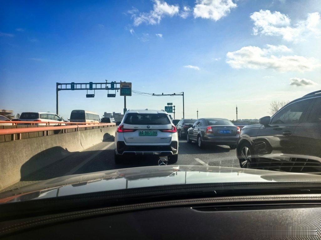 有一年五一还是十一，我从江苏回上海，江阴大桥太堵车了，我就从转到崇明，最后在长江