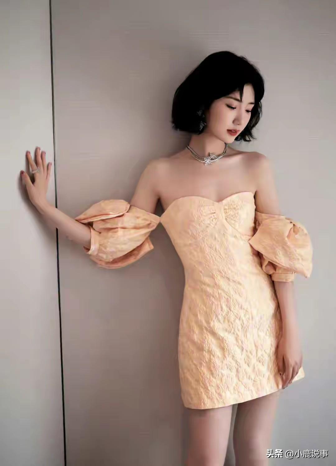 总算弄明白了。
毛晓彤快四十还不结婚，真不是没人追，是她自己把日子过明白了。
 