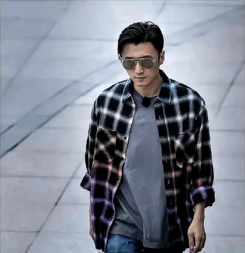 18岁，他为母亲砸下休学申请。
谢振轩用这张返港机票，重新定义了“儿子”二字。