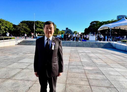 长崎原爆和平纪念典礼上的一场座位风波，最近闹得沸沸扬扬。台当局驻日代表李逸洋因为