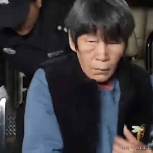 余华英也挺可怜的！真没想到网上竟然有人说她可怜的，她哪可怜了？害别人家庭骨肉分离