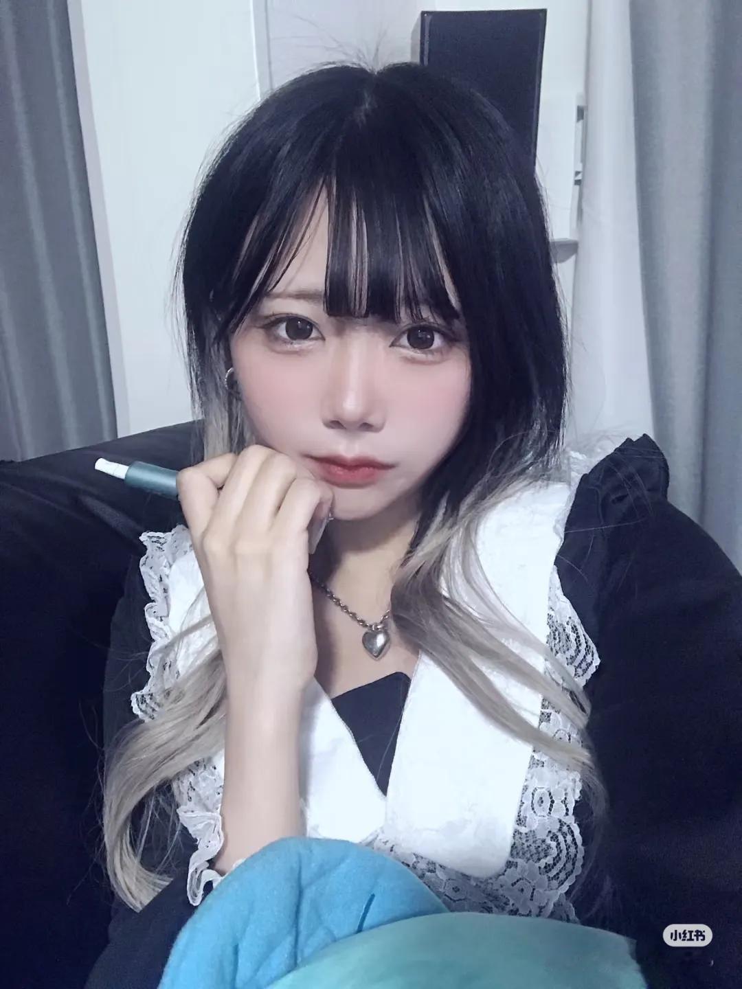 话说日本近几年就推出了许多颜值和气质都相当不错的新晋博主，而Ezy就是其中之一。