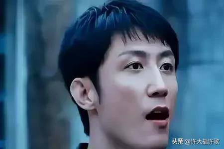 《重器》我看了一集就看不下去了，黄景瑜一如既往地只是在做本色演出，完全没有结合剧