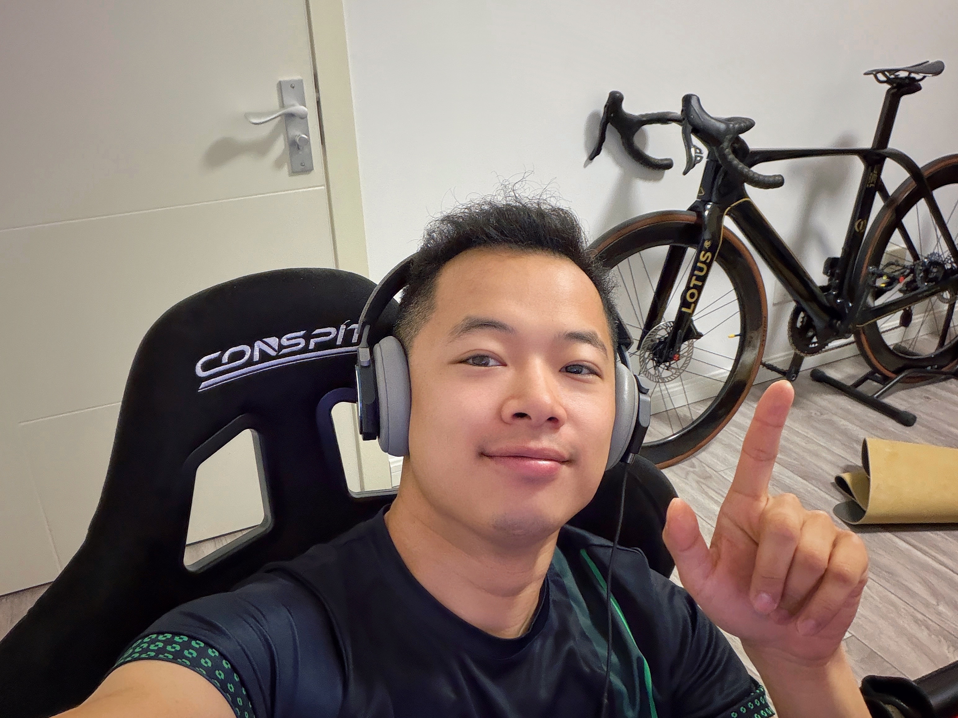 起得比较早，跑会儿模拟器就去上赛啦欣哲频道