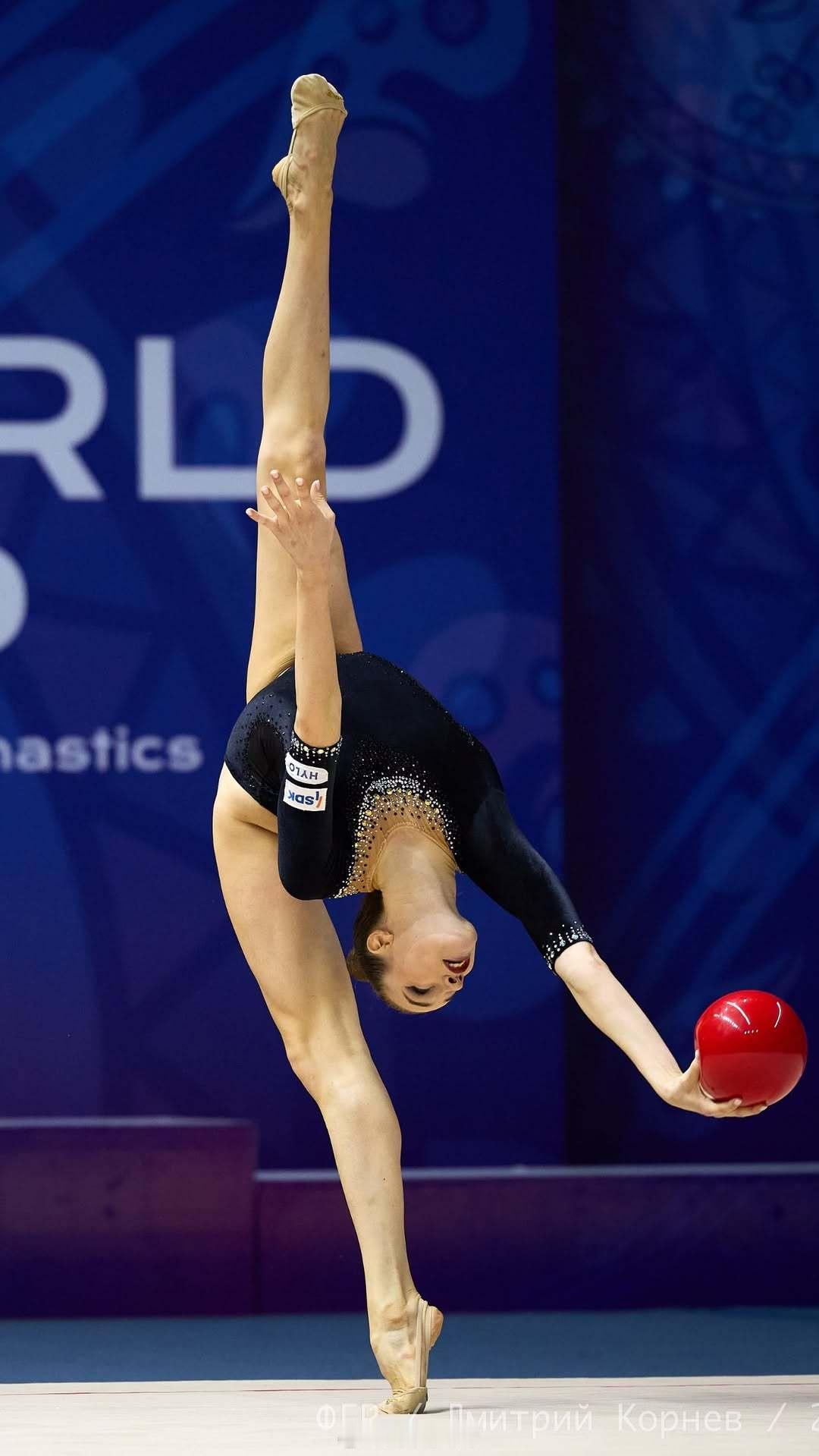 团播扫腿舞都不敢把腿p成这样darja varfolomeev艺术体操