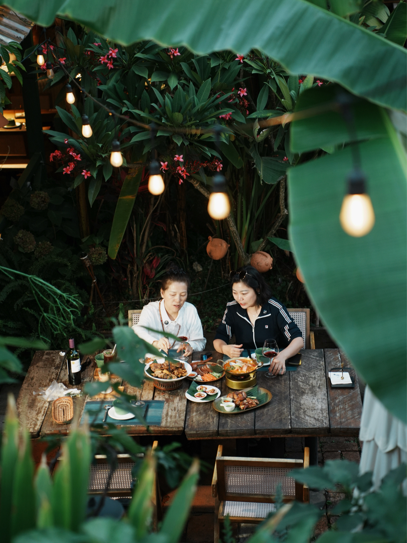 美好的一天就在吃吃喝喝中结束了。大理最美餐厅 旅行 东南亚餐厅 美食    ​​
