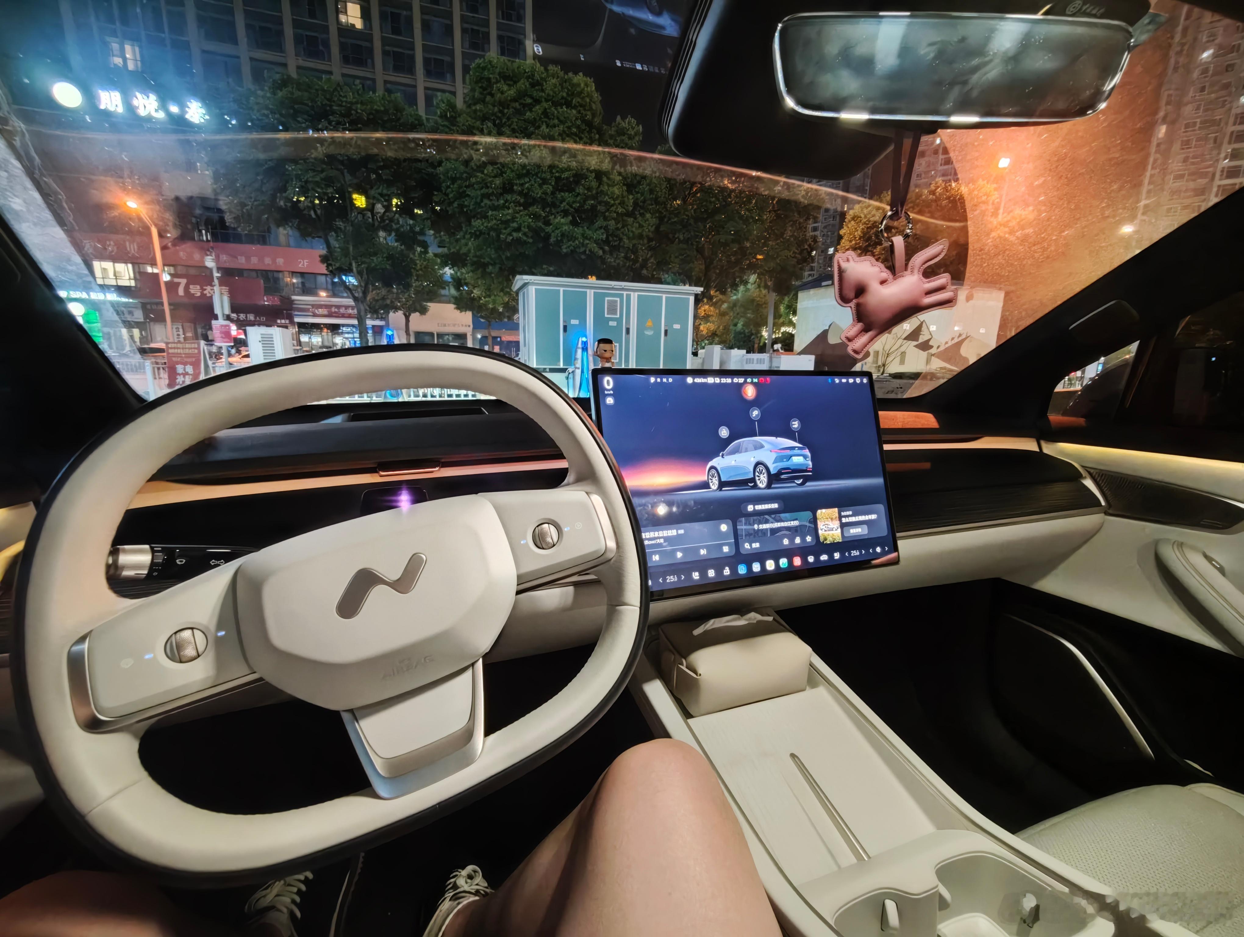 我是乐道L60创始版车主，这个车品牌力太弱，产品力不错。L60开起来挺像轿车，但