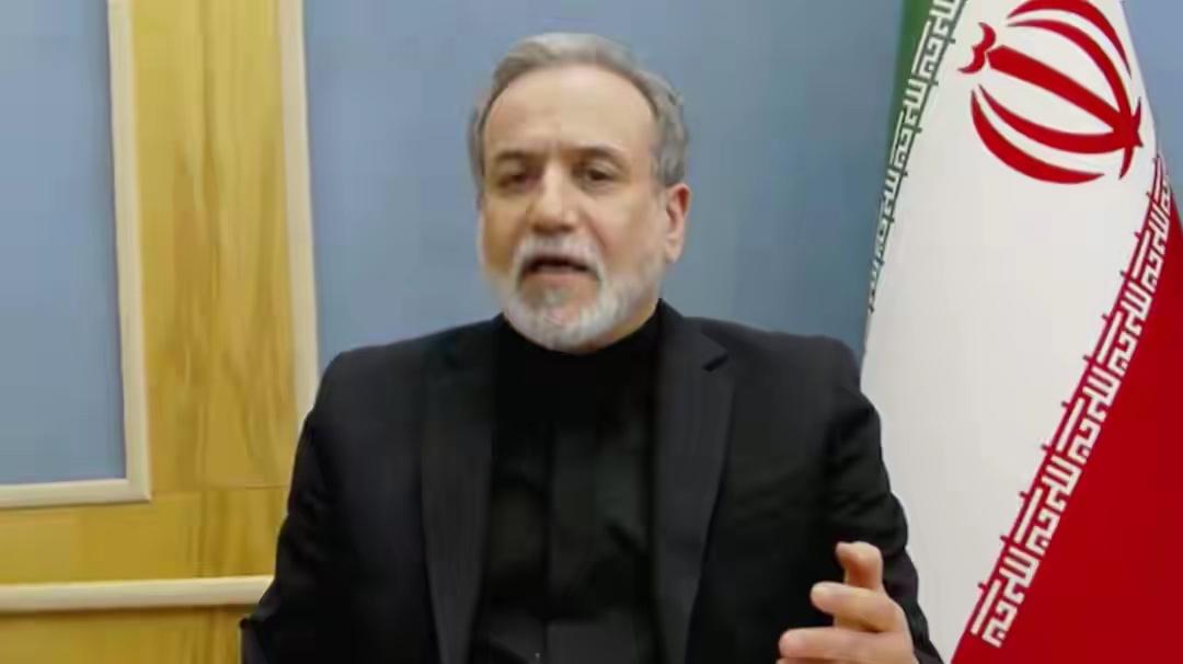 伊朗公开核原料的去向，美国生动演绎了什么叫做“搬起石头砸自己的脚”。
近日伊朗外