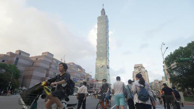 台湾7800亿军费VS民众生活：
教育缺、健保亏、征兵难
台湾7800亿军购预算