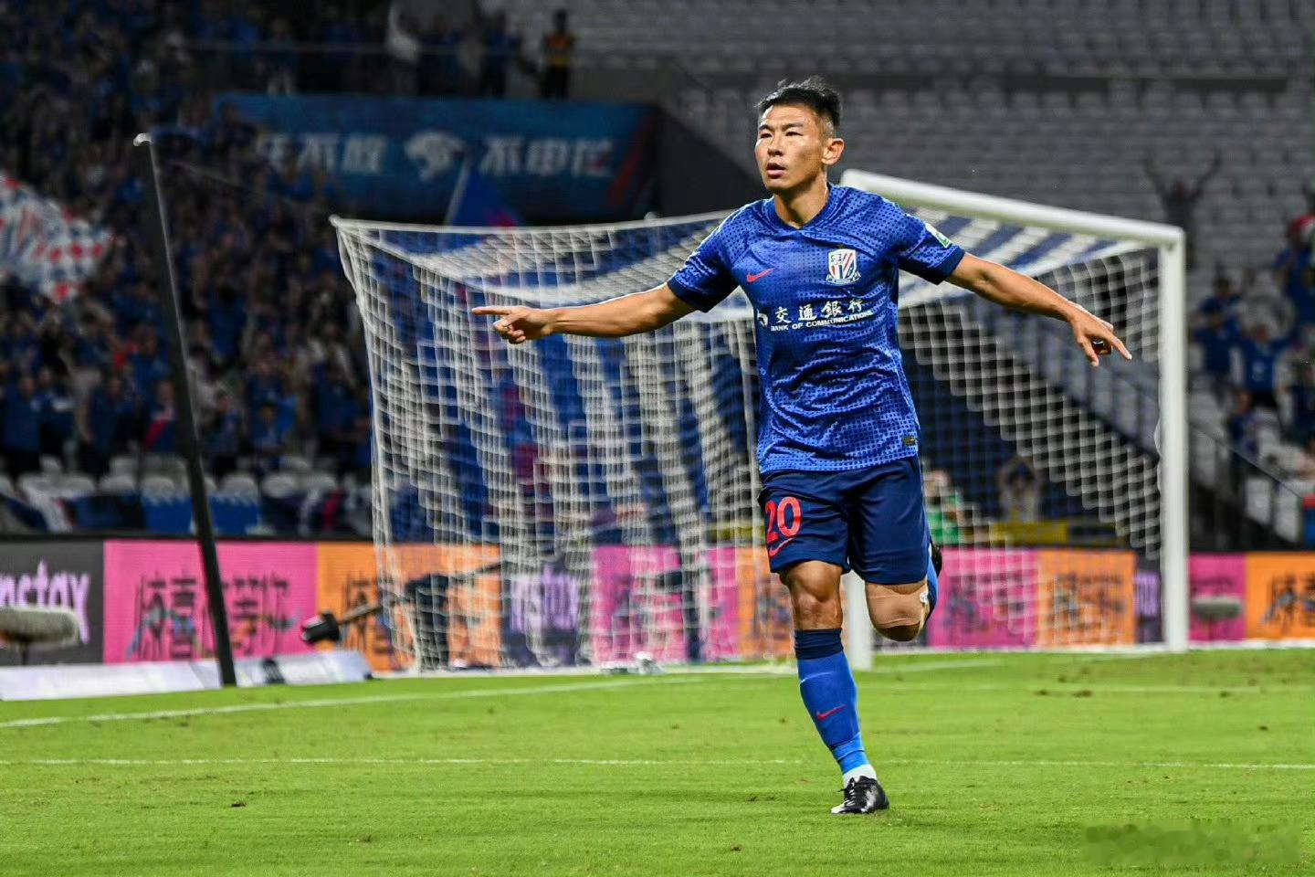 38岁的于汉超宣布退役！2025赛季他代表申花出战27场贡献9球3助，在国内球员