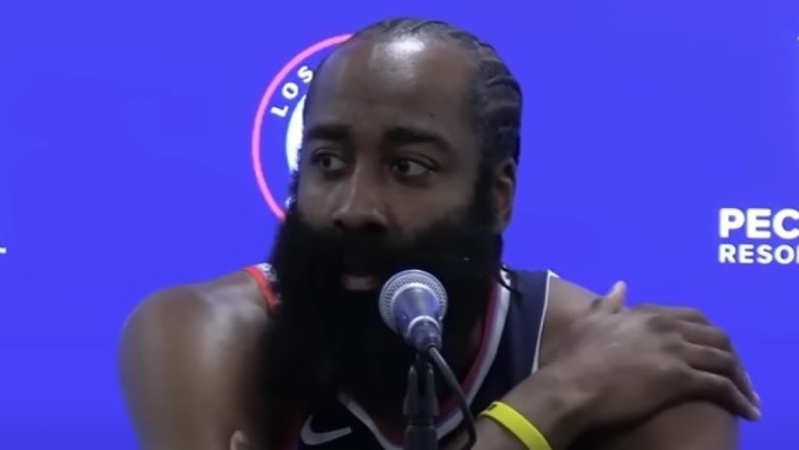 哈登被问到在快船队减少他的负担意味着什么时说：“拭目以待吧。这意味着我会得到更多