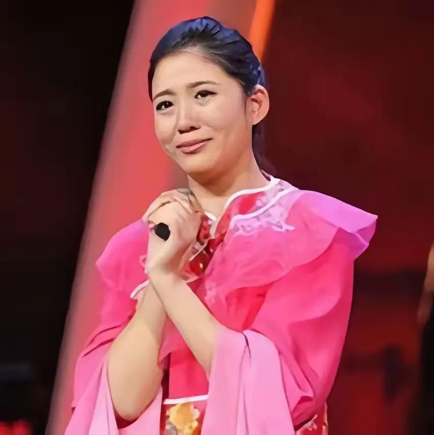 1990年，重庆36岁光棍邓和平捡到了一女婴，不舍吃喝将女孩养大，养女成年后光棍