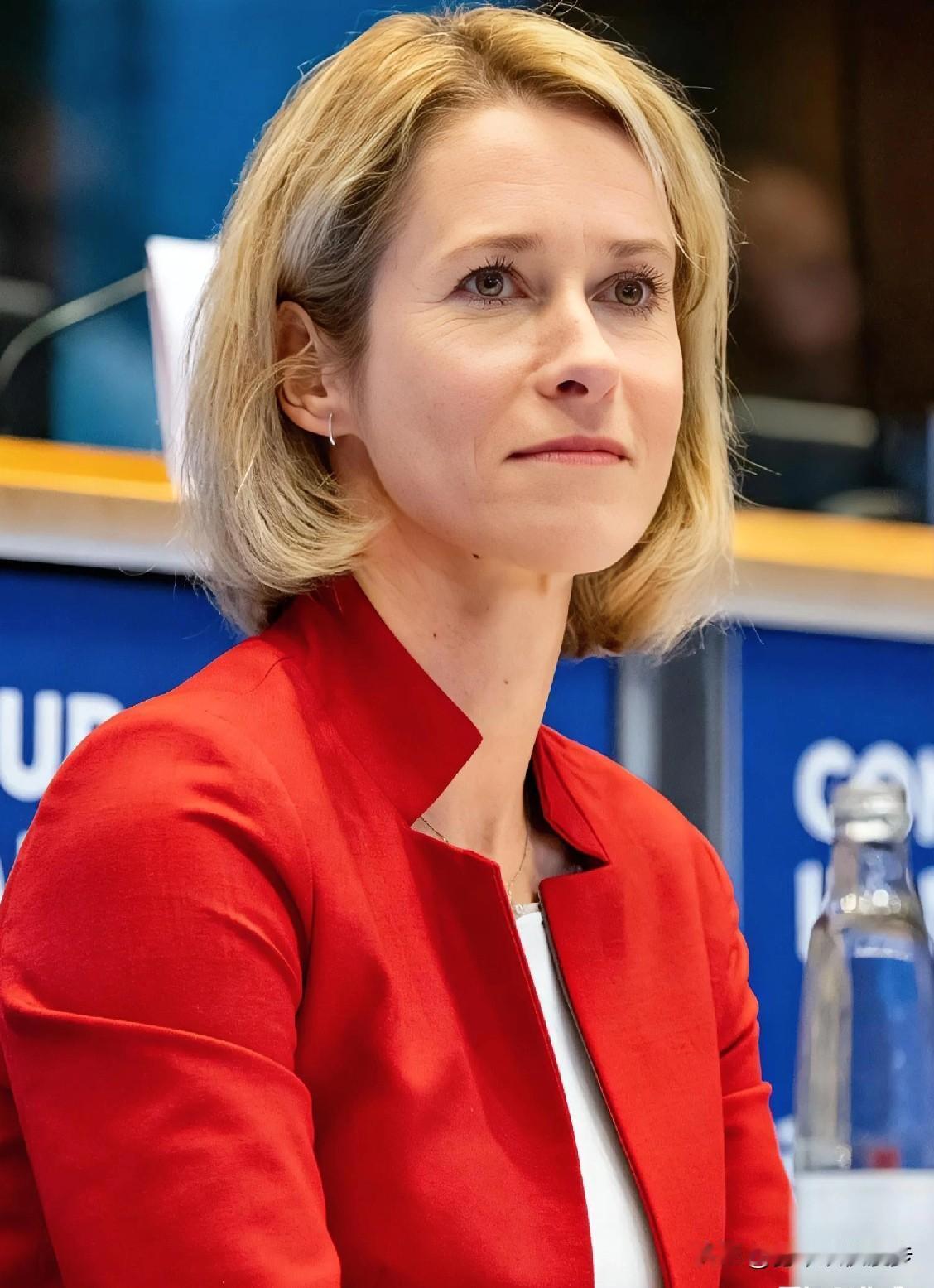 欧盟第一傻，欧盟外长卡拉斯北京时间18日在社交媒体发文：美国对格棱兰岛主权的索取