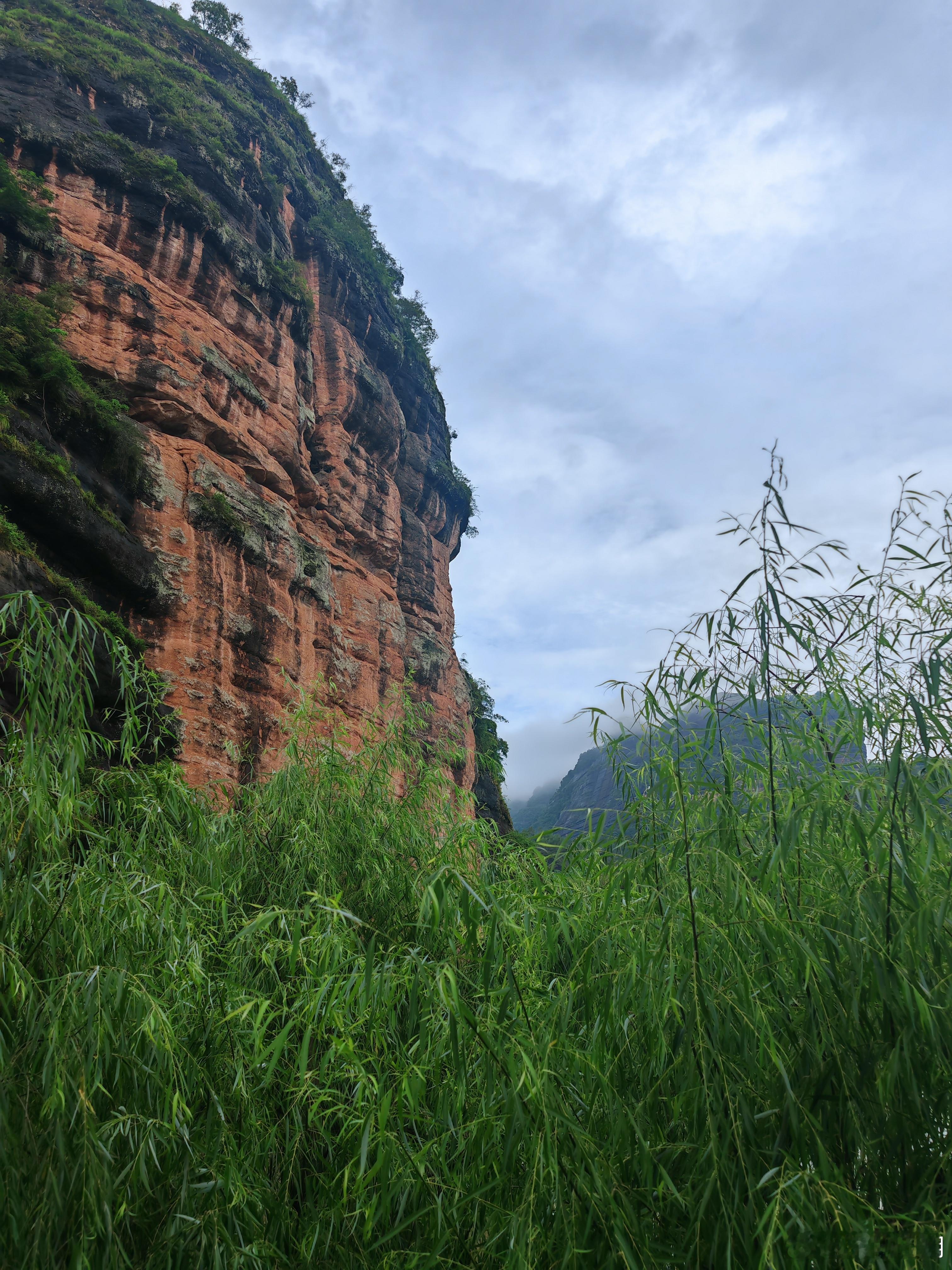 清晨的丹霞山今夏入江湖玩水在丹霞来韶关清凉一夏暑假当然来韶关