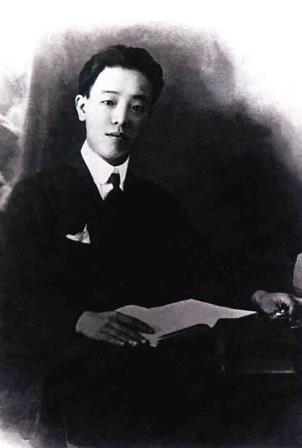 中国革命先驱者之一赵世炎，1920年赴法勤工俭学前，摄于上海。