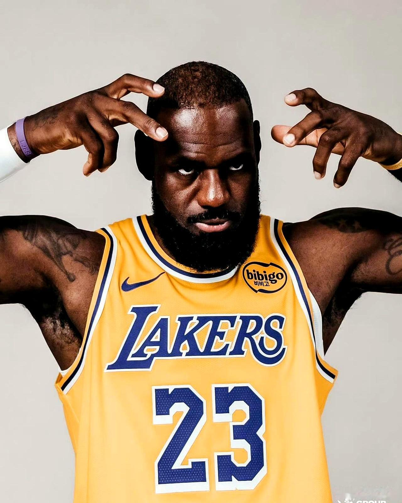 NBA历史最佳球员排行榜，这是我自己排的，以前把詹姆斯排第一。
 

他兜兜转转