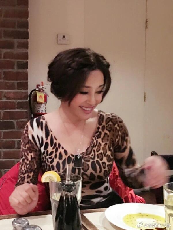 刘晓庆这是杀人预告吗 庆奶这次是真被造谣逼急了，直接怒怼这是杀人预告，本是同根生