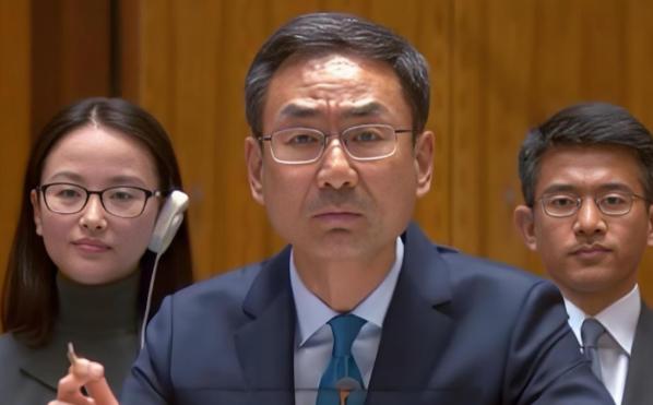 特朗普现在估计正在白宫里气得拍桌子，他精心布置的围堵大网，竟然被一种无声的战术给