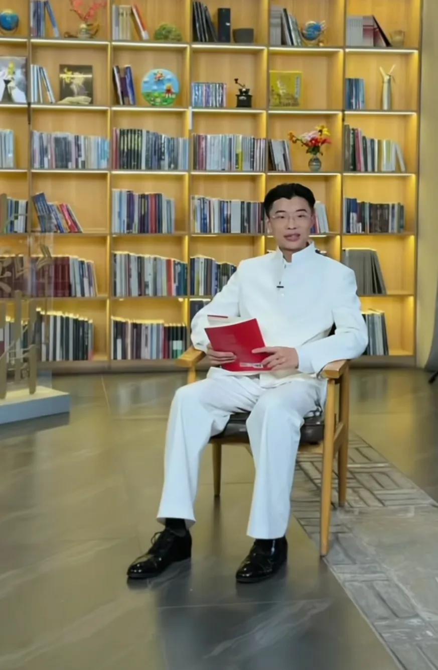 郭有才开始读《道德经》了？其实大可不必，文化不是读一篇文章就能迅速补上来的，这一