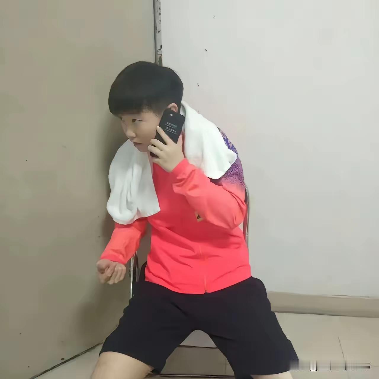 谁把莎莎拍成了这样？[捂脸]
莎莎向来以落落大方示人，所以人们称她为莎局。
万万