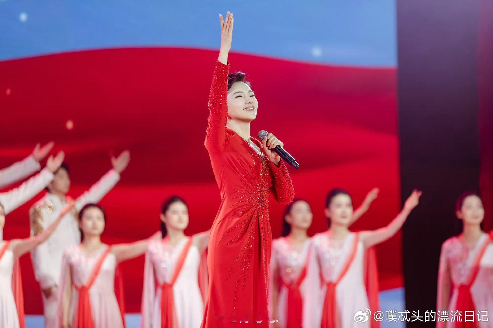 陈思思爆料撒娇戏份时容易笑场陈思思说撒娇戏份笑场也太真实了吧！音乐剧《逐梦》里要