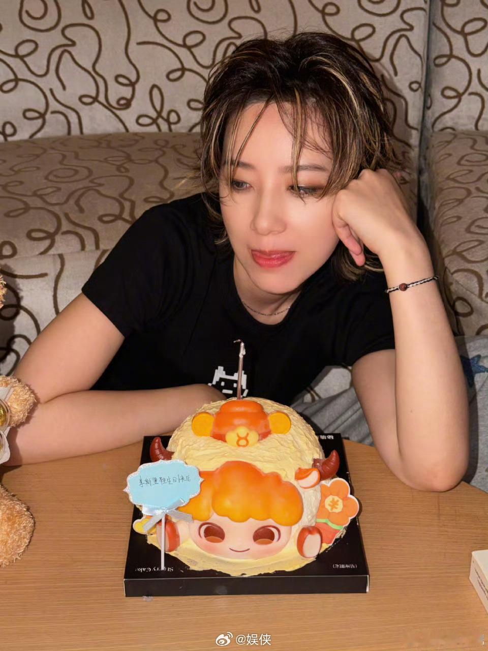 乘风2026官宣李斯丹妮 恭喜丹妮以帮唱嘉宾身份回归乘风！后台和孟佳、宋妍霏、何