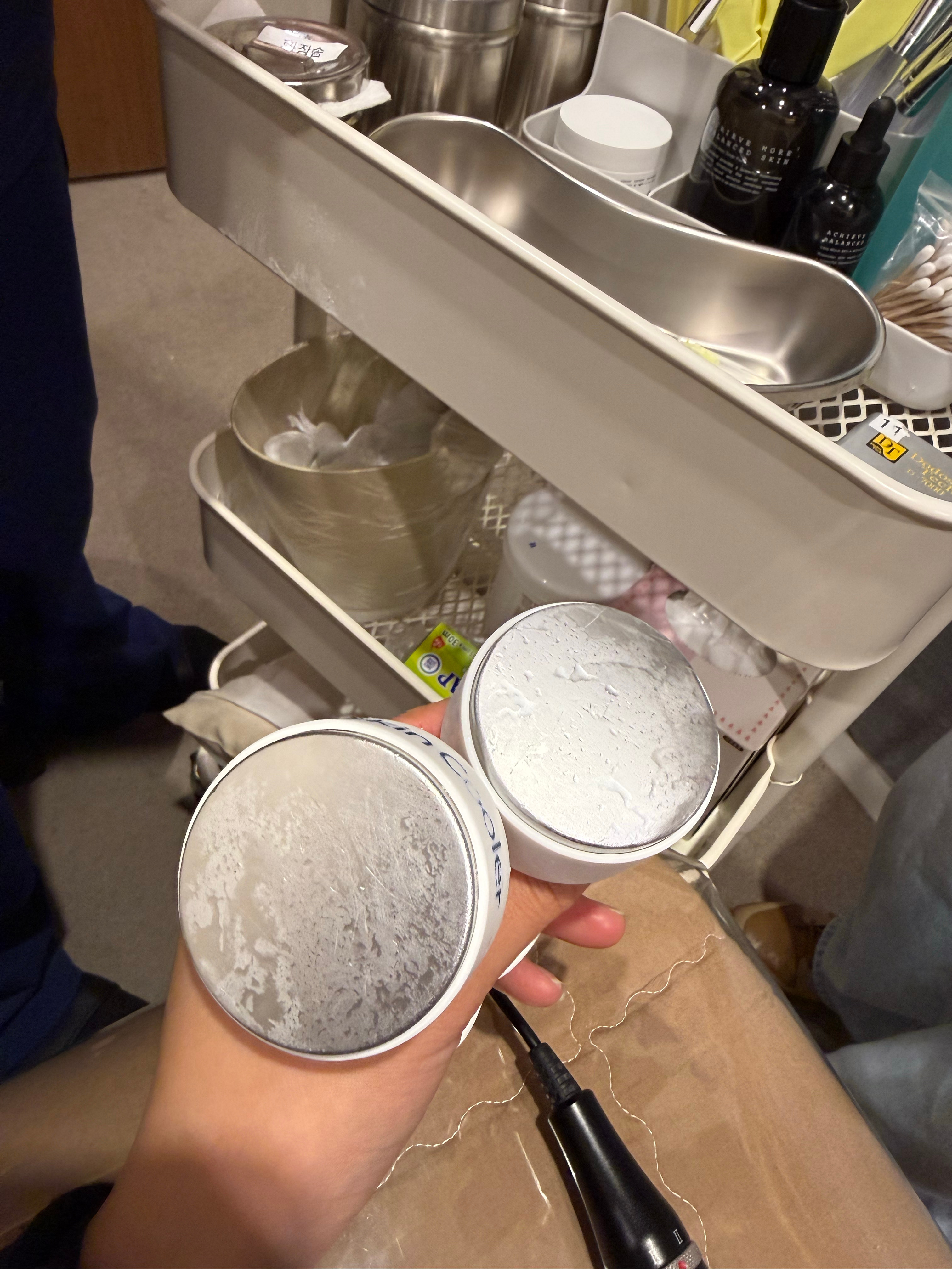 好吧！这个黑眼圈针没敷麻药直接打的，打的时候不是很痛可以忍。大概过了半个小时，就
