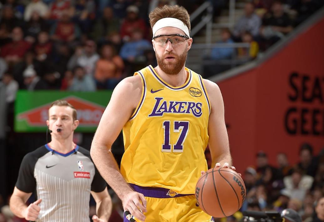 是我的问题吗？德鲁-蒂米留胡子戴眼镜的这个脸，为什么给我一种汪峰的感觉？