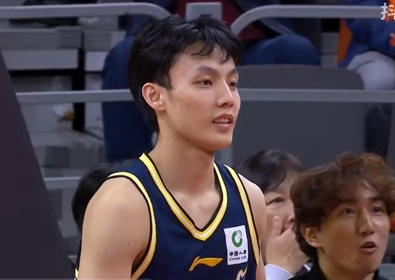 陈家政中肯点评徐杰！
广东队本赛季有两个大的惊喜，一个就是18岁的小将王洪泽，渐