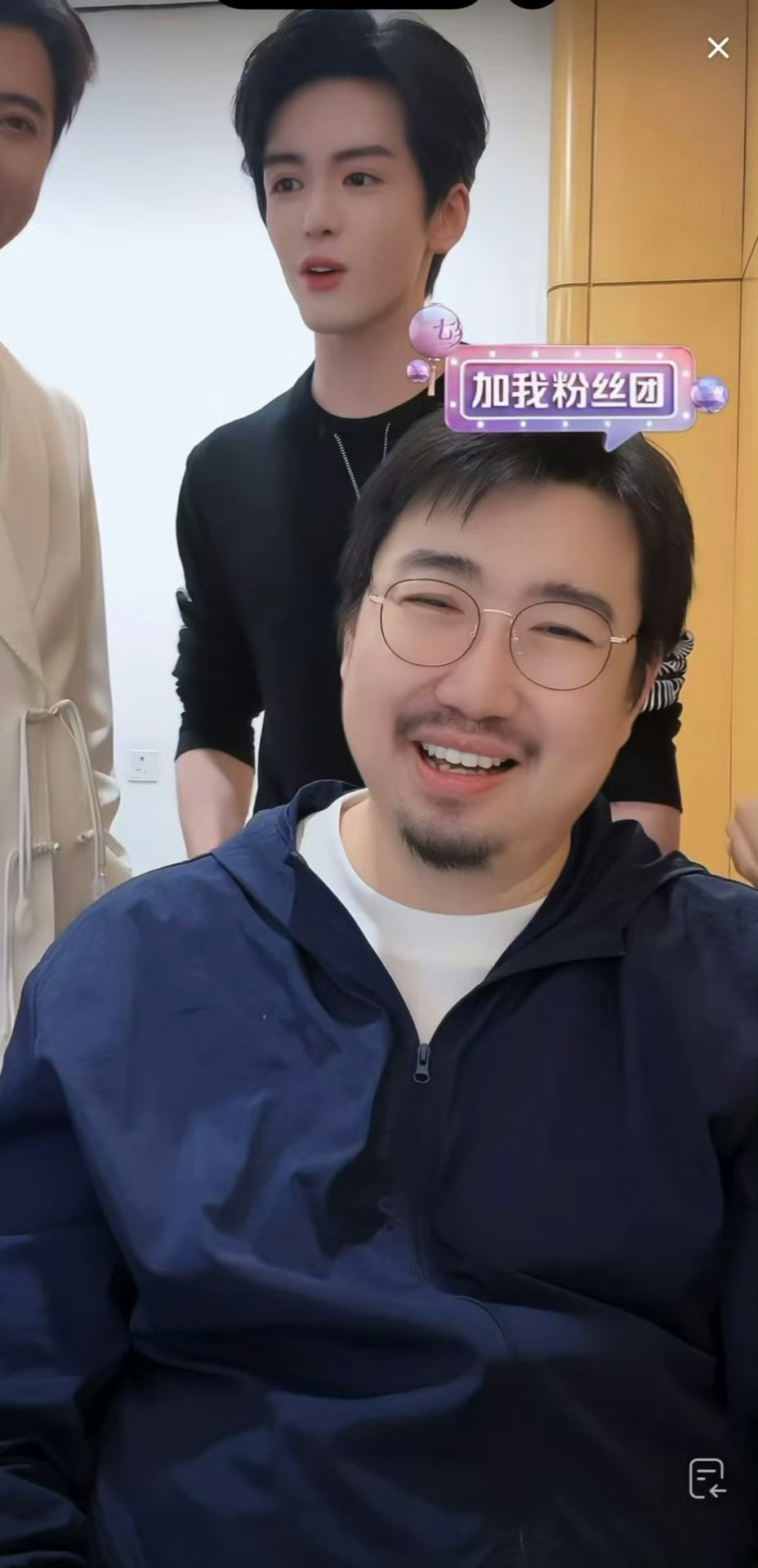 曾舜晞唯一美颜受害者南派三叔直播间唯一受害者曾舜晞帅哥美女是不需要美颜的，上一个