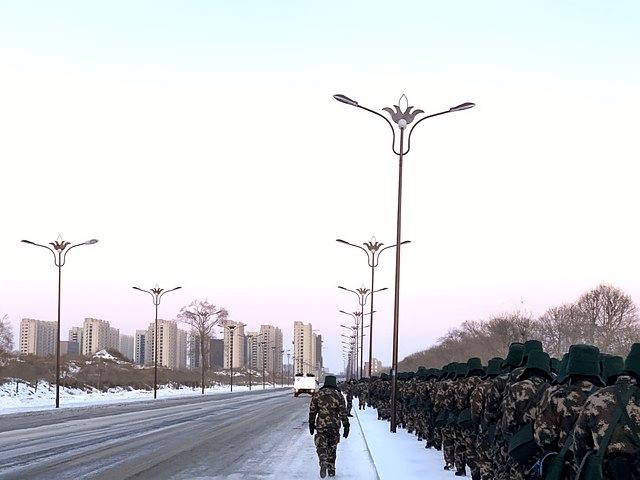 1月4日，全军开训，新年度军事训练正式打响。从大漠到海滨，火箭军各部队兵分多路奔