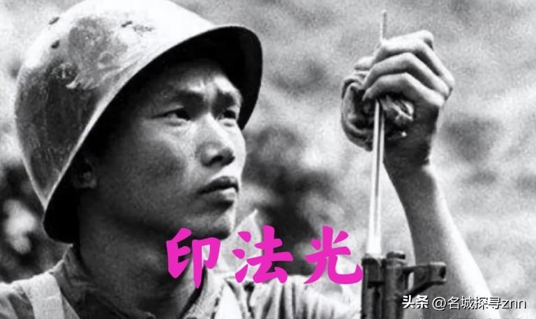 1990年重庆街头，一个农民被数十个混混围攻却丝毫不惧，他竟徒手接住扔来的板砖进