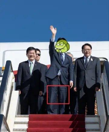 赖清德这是被塞在斯威士兰国王专机的行李舱了吗？ 裤子皱成了这样

根据报道，20