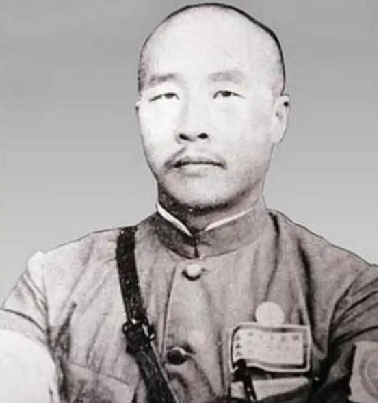 1938年1月，国民党上将韩复榘被枪决，次日上午，郑洞国带着卫士乘车来到漯河与高