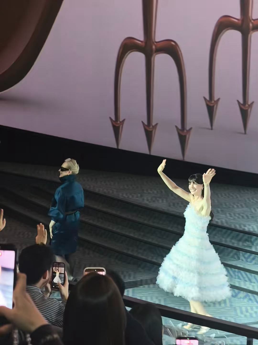 不愧是世界顶级美人 随便一帧都像是世界名画…. 