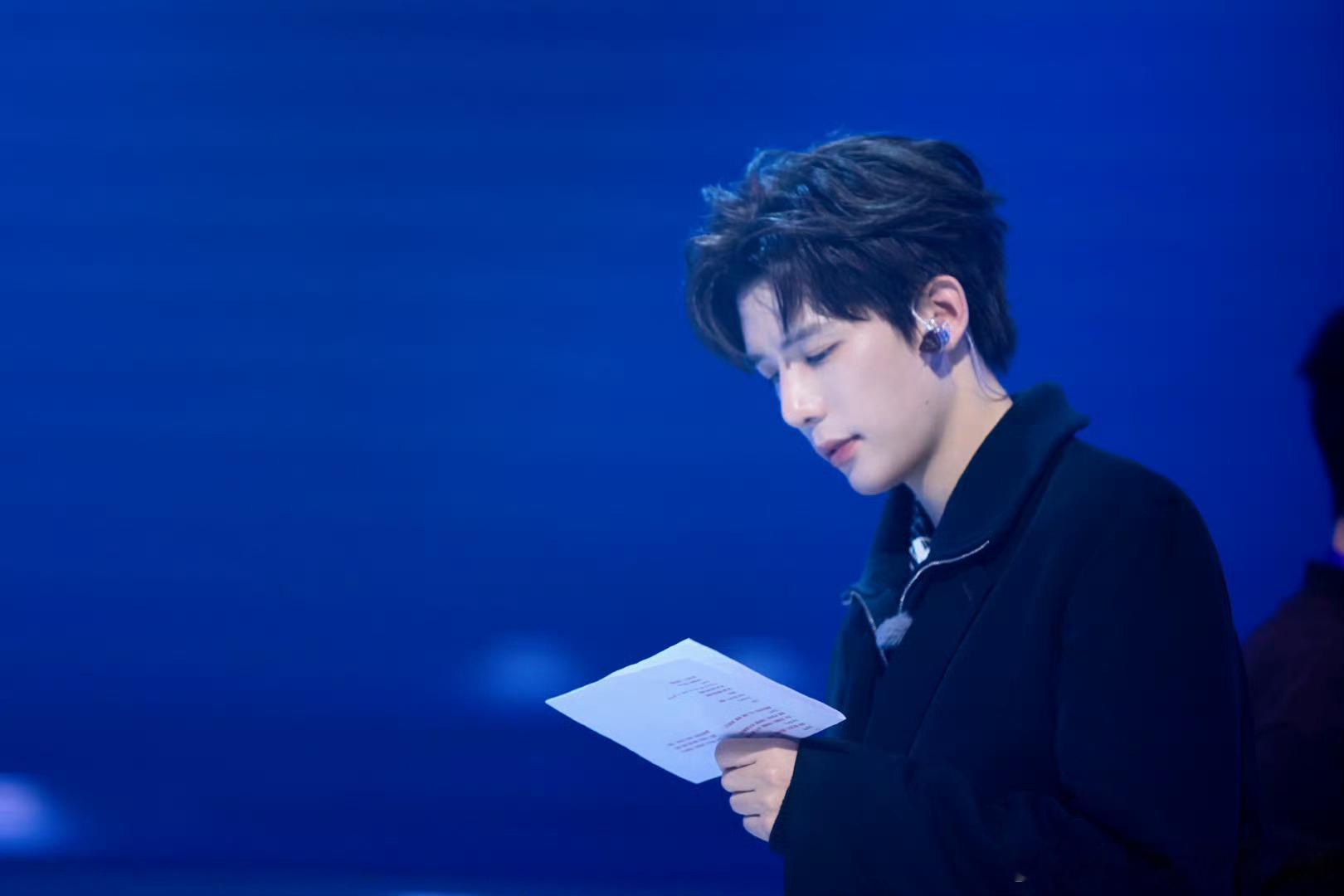 找到王安宇爱唱歌的原因了不允许有人不知道王安宇唱歌那么好听，现在演戏也不忘老本行