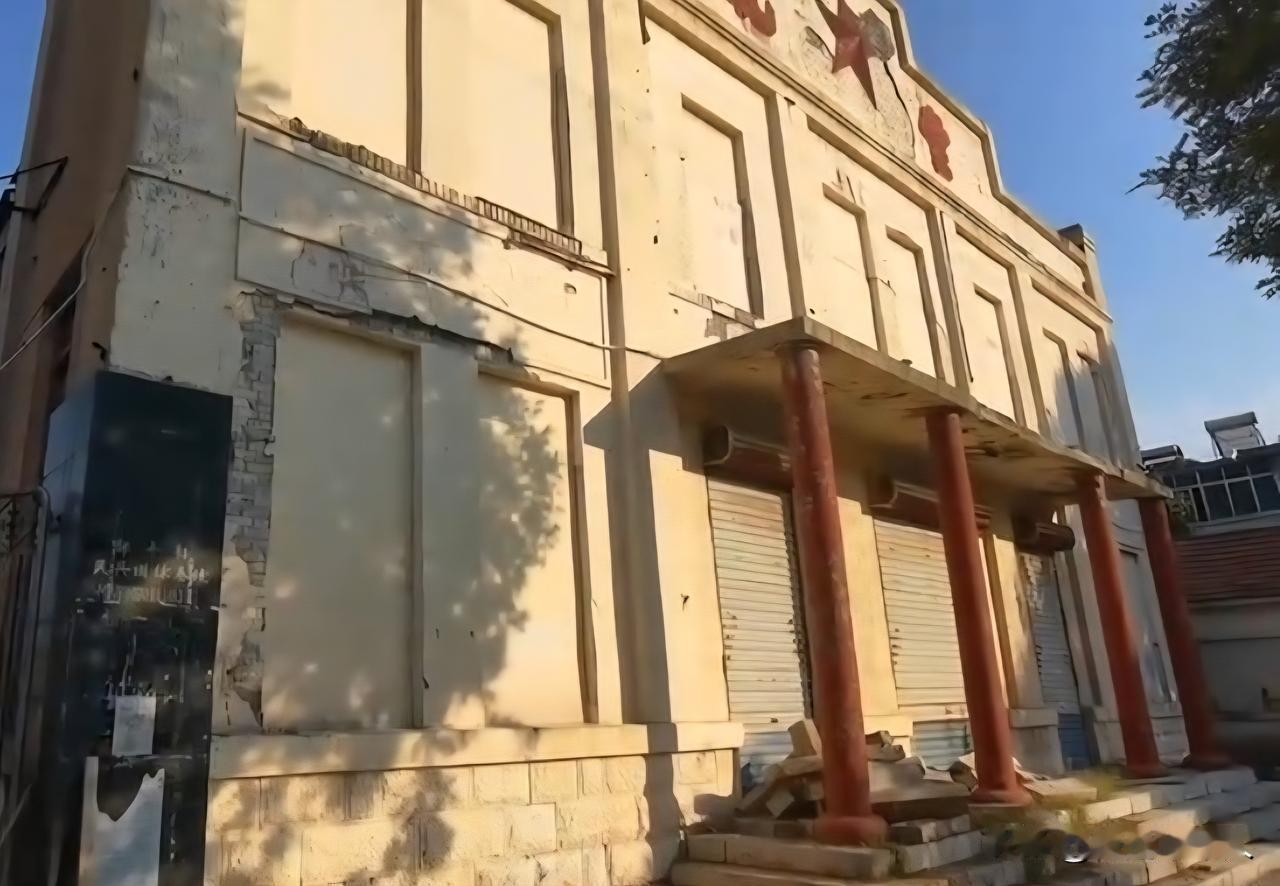 邹平礼堂：老建筑的新生

我再次路过邹平礼堂，我竟有些恍惚。记忆里，它是墙面斑驳