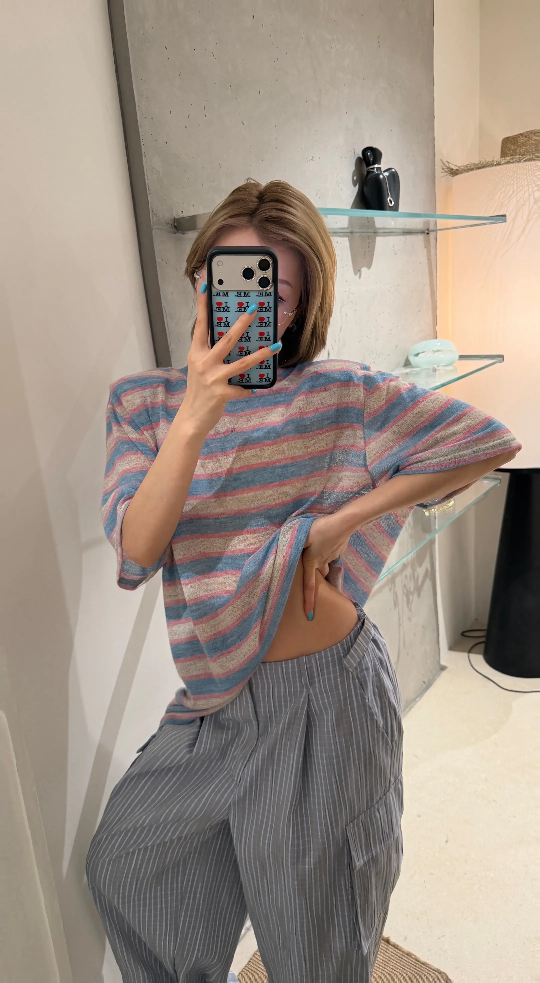 只需要和同样珍视你的人保持联系就好。
