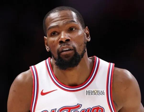 杜兰特本赛季有多累？

目前缺席场次：3场
两场个人原因，一场脚踝扭伤休战

总