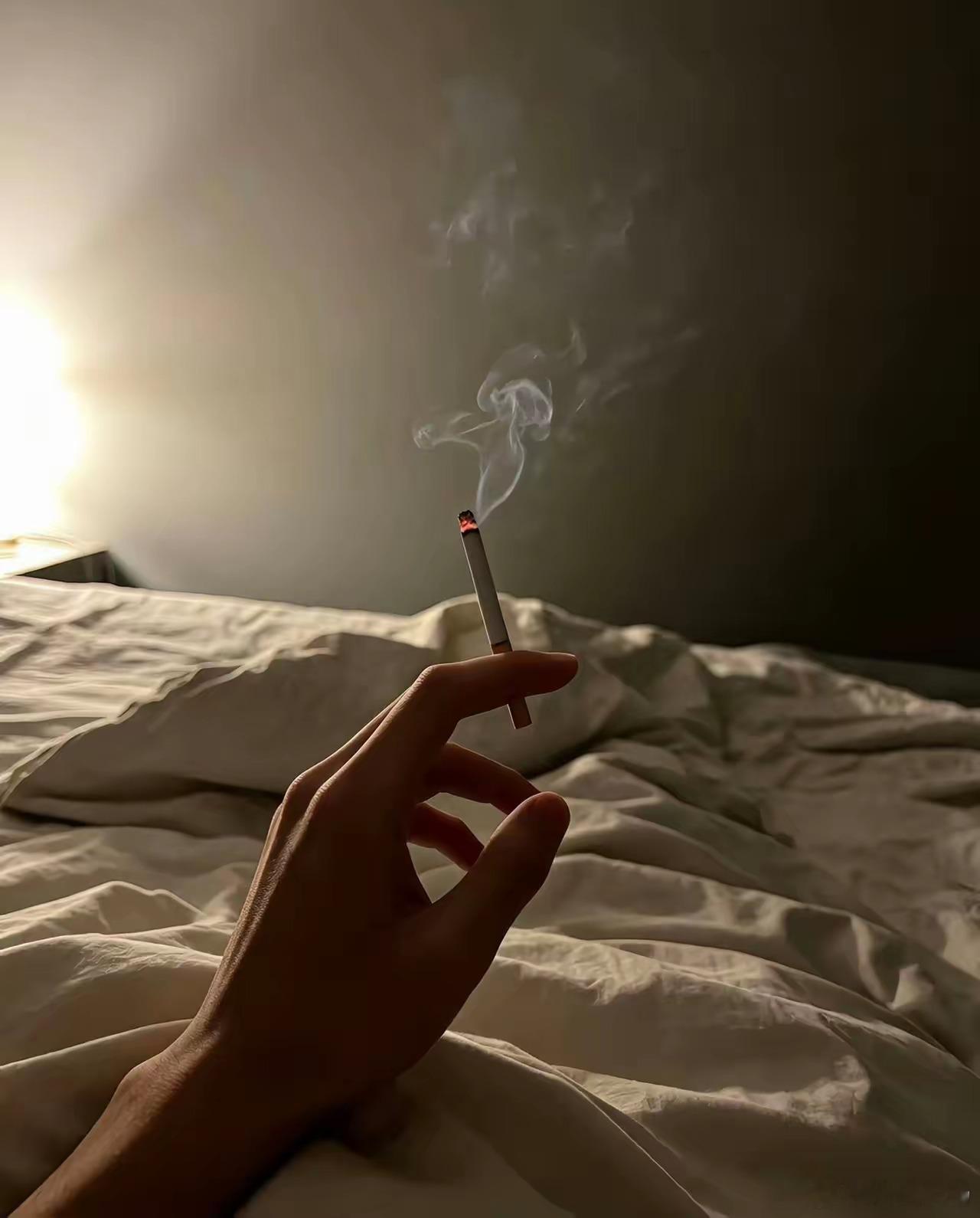 异性之间的定律一、想有交集，你就借东西.二、想要有好感，你就帮小忙.三、想要有好