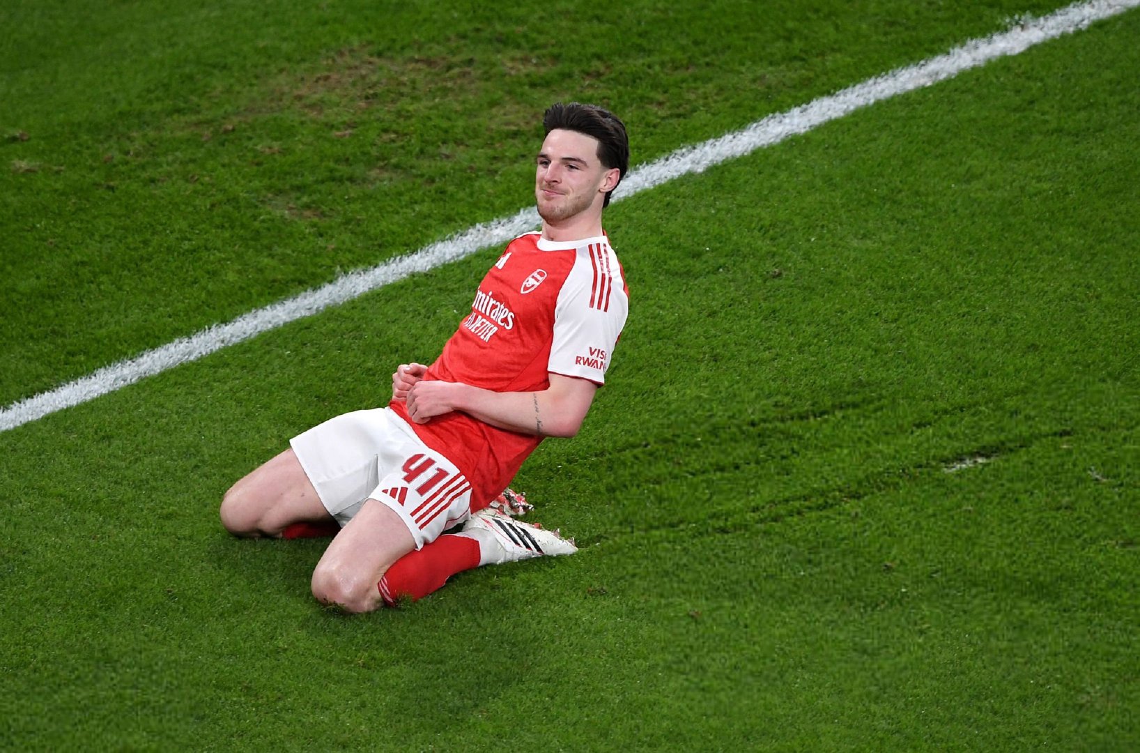 跟队记者Charles Watts：德克兰·赖斯的那个进球每次看都更精彩。他各方