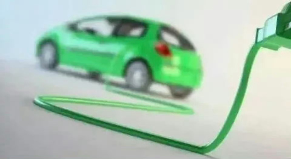 8年是二手新能源车流通斩杀线8年新能源汽车修不起卖不掉近日，某汽车博主暗访杭州某